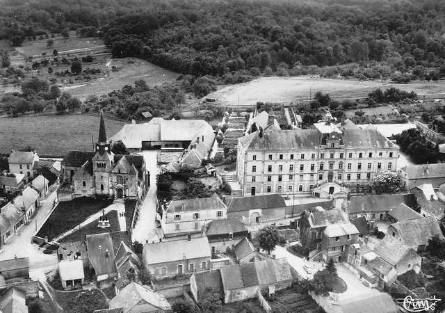 Le couvent et ses environnements proches, dans Saint-Erme-Ville, dans les années 1960.