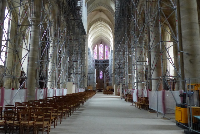 La nef de la cathédrale, vue vers le chœur. 