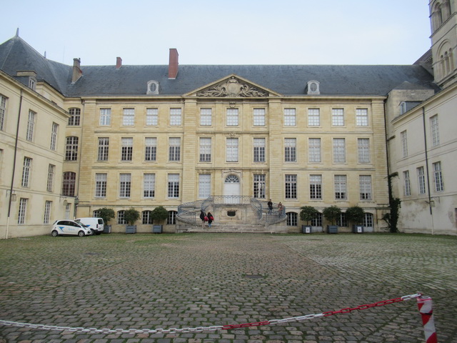 Après la Basilique, le musée Saint-Remi.