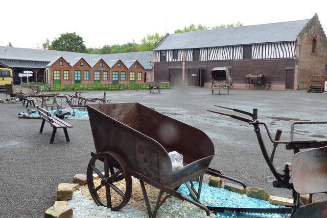 Dans l'ancienne grange, débute le parcours du Musée du Verre