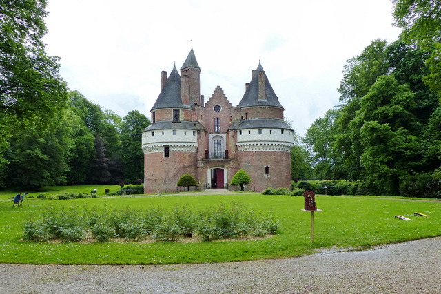 Petit village, château majestueux !