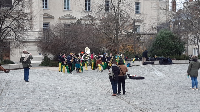 Belle musique devant la cathédrale !