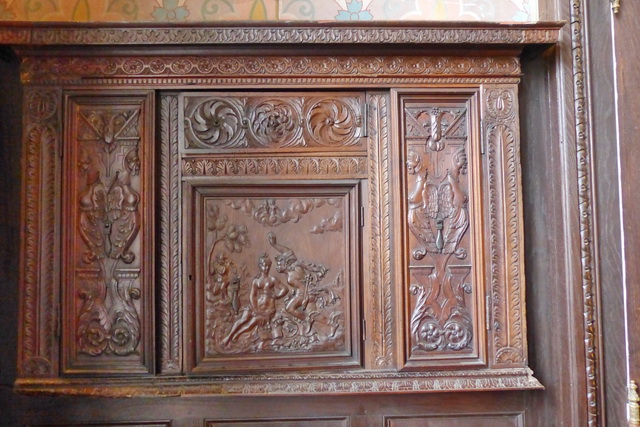 Cabinet en bois sculpté :La déesse Diane