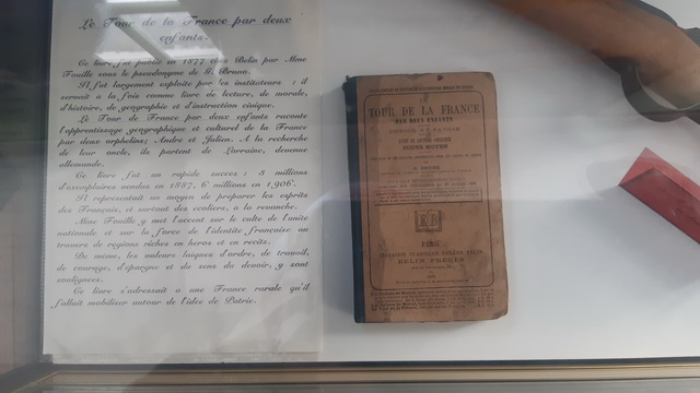 Tour de la France par deux enfants (Livre ayant inspiré de nombreux instituteurs)