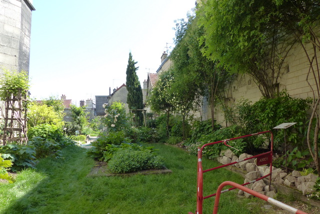 ... Jardin des Innocents(ancien cimetière)
