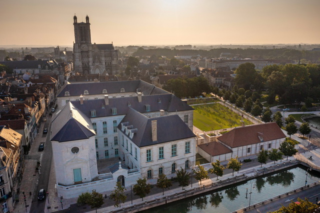 Hôtel-Dieu-le-Comte