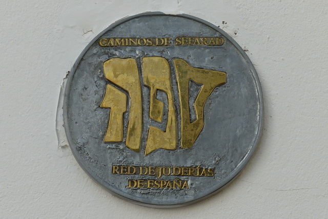 Le symbole du chemin des Sefarad se compose de la forme de la péninsule ibérique formée pour la palabra Sefarad : en hébreu,ספרד. 