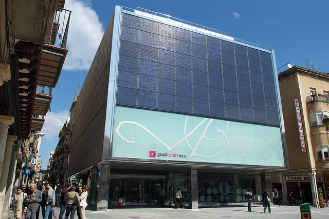 Le Gaudi Centresur la Plaça del Mercadal