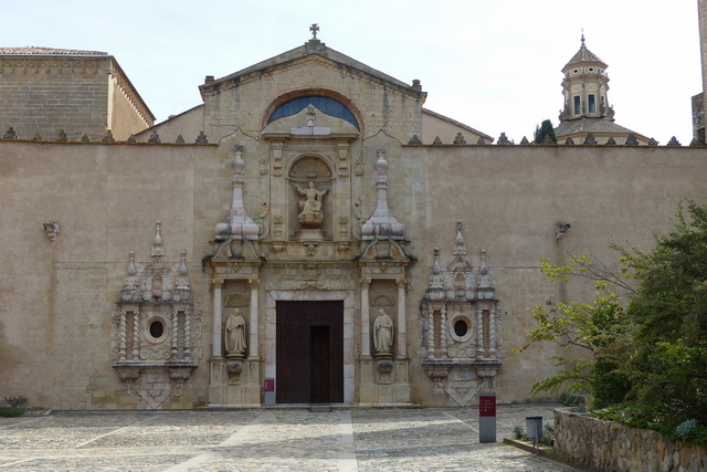 La porte baroque de l'église(XVII-XVIIIe)