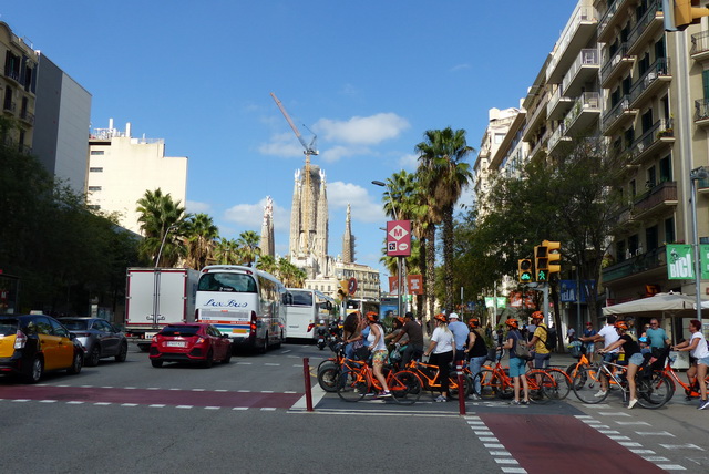 A l'approche de la Sagrada Familia