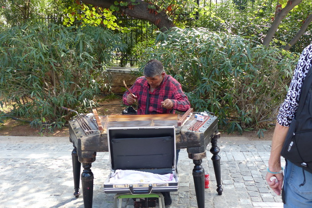 Joueur de Cymbalium