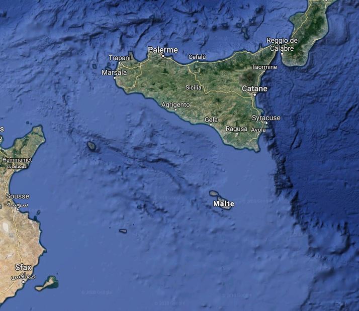 Une petite île entre la Sicile et la Tunisie