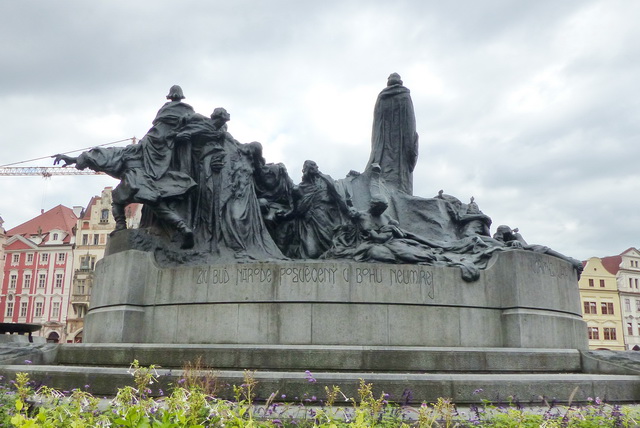 Monument à Jan Hus inauguré en 1915 pour le 500e anniversaire de sa mort.