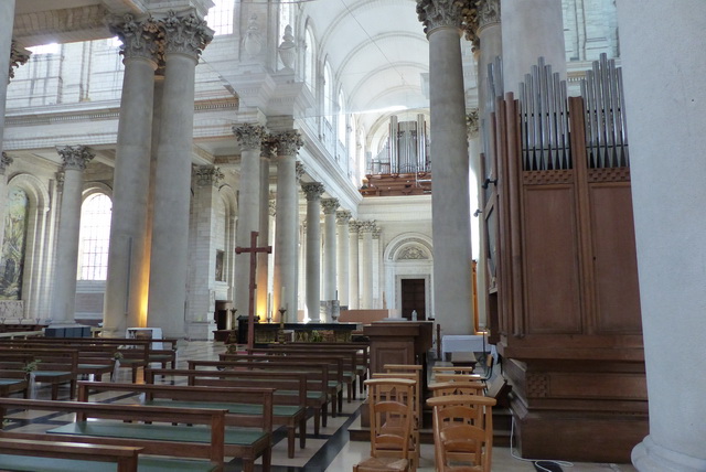La nef et les deux orgues