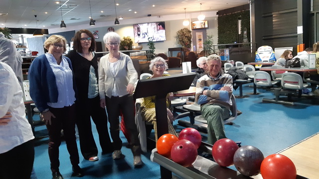 L'équipe féminine et son manager