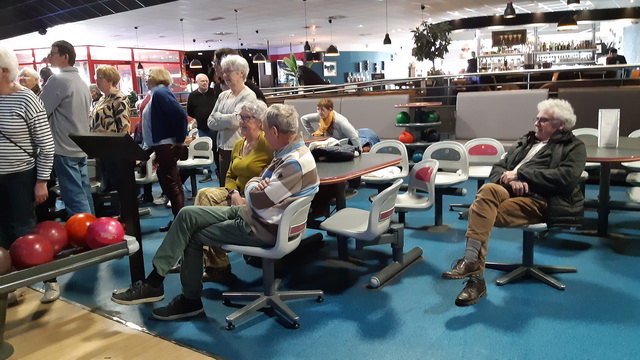 A droite, le juge-arbitre