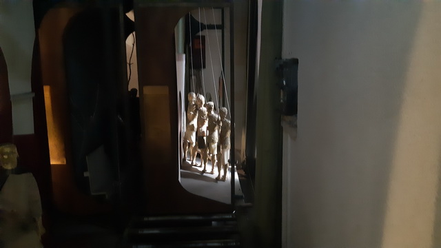 Les coulisses de l'horloge animée qui se trouve sur l'arrière du musée